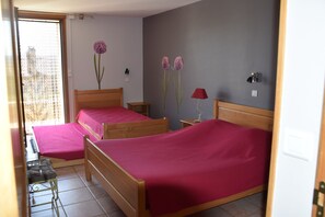 Habitación familiar doble | Decoración individual, mobiliario individual, escritorio