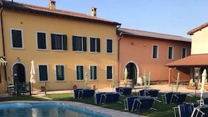 Outdoor pool - Agriturismo Colombarola (Sona)