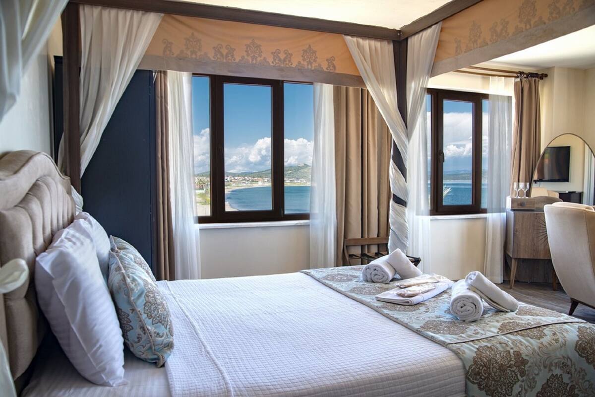 Frette Italian sheets, premium bedding, down duvets, Select Comfort beds