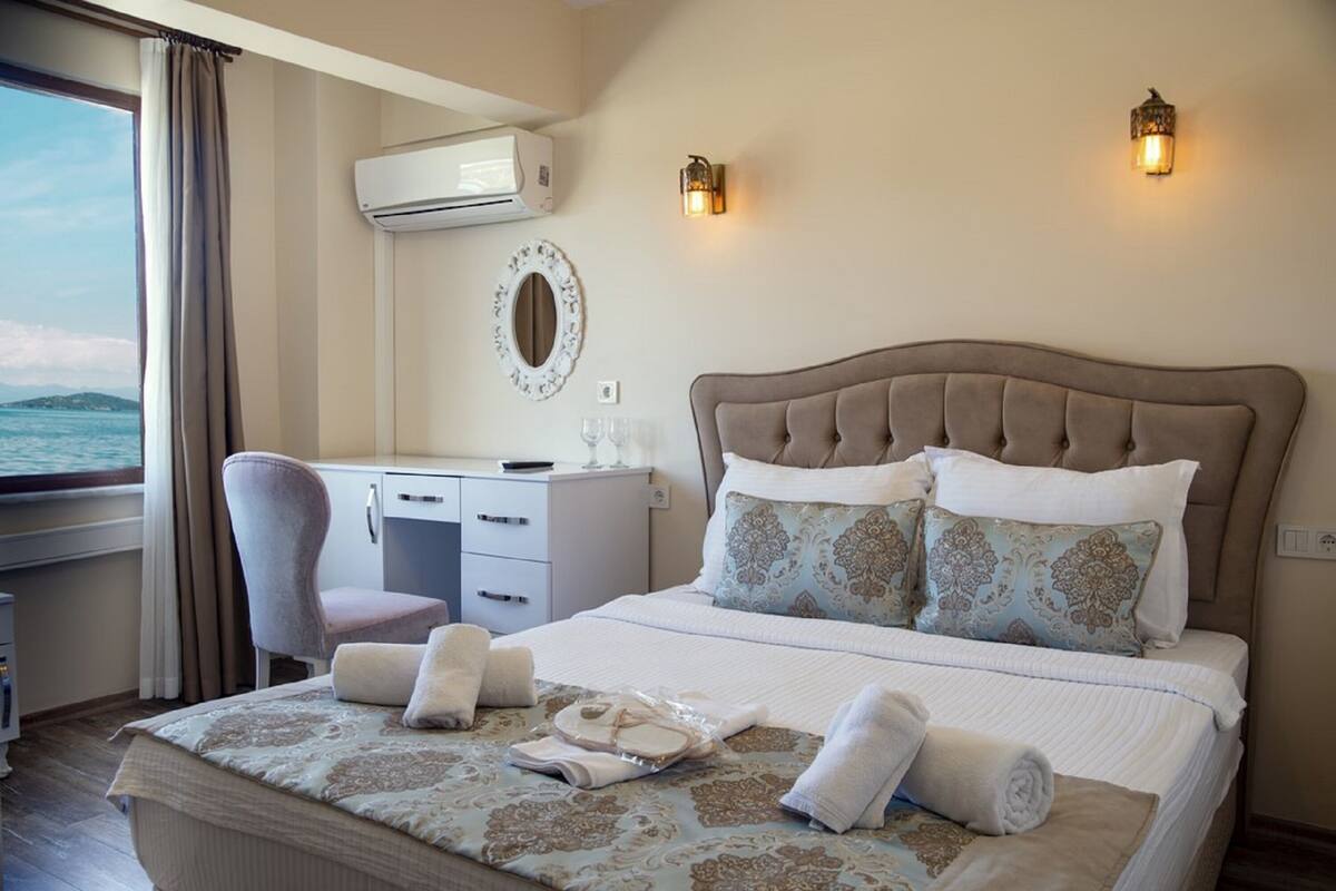 Frette Italian sheets, premium bedding, down duvets, Select Comfort beds