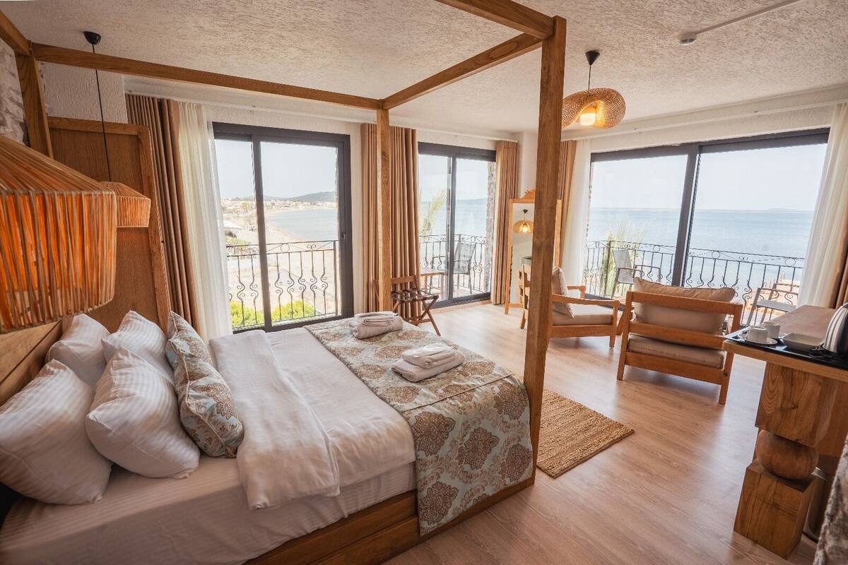 Deluxe Studio Suite, Sea View, Sea Facing | Frette Italian sheets, premium bedding, down comforters