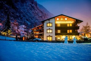 Fachada del alojamiento - Noche