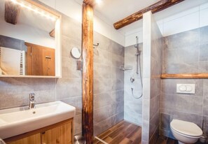 Double Room | Bathroom | Hair dryer, towels