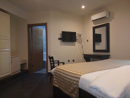 Eden Crest Hotel & Resort