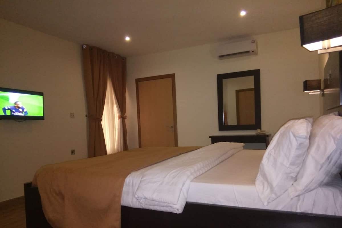 Desk, blackout curtains, free WiFi, bed sheets