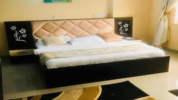 Basic Room, 1 Double Bed, Non Smoking | Desk, laptop workspace, free WiFi, bed sheets