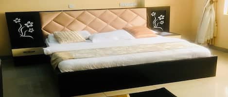 Chambre, 1 lit double, non-fumeurs | Bureau, espace de travail pour ordinateur portable, Wi-Fi gratuit