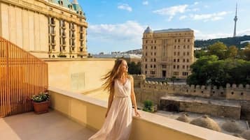 Egyptian cotton sheets, premium bedding, pillow-top beds, minibar