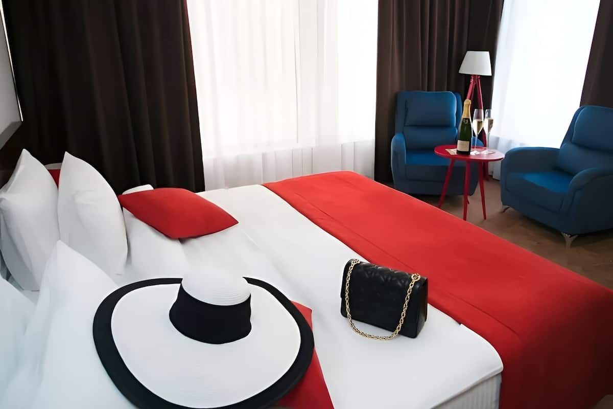 Superior Double Room, Balcony | Egyptian cotton sheets, premium bedding, pillowtop beds, minibar