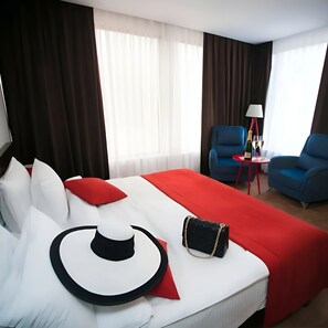 Egyptian cotton sheets, premium bedding, pillow-top beds, minibar - DaVinci Hotel (Baku)