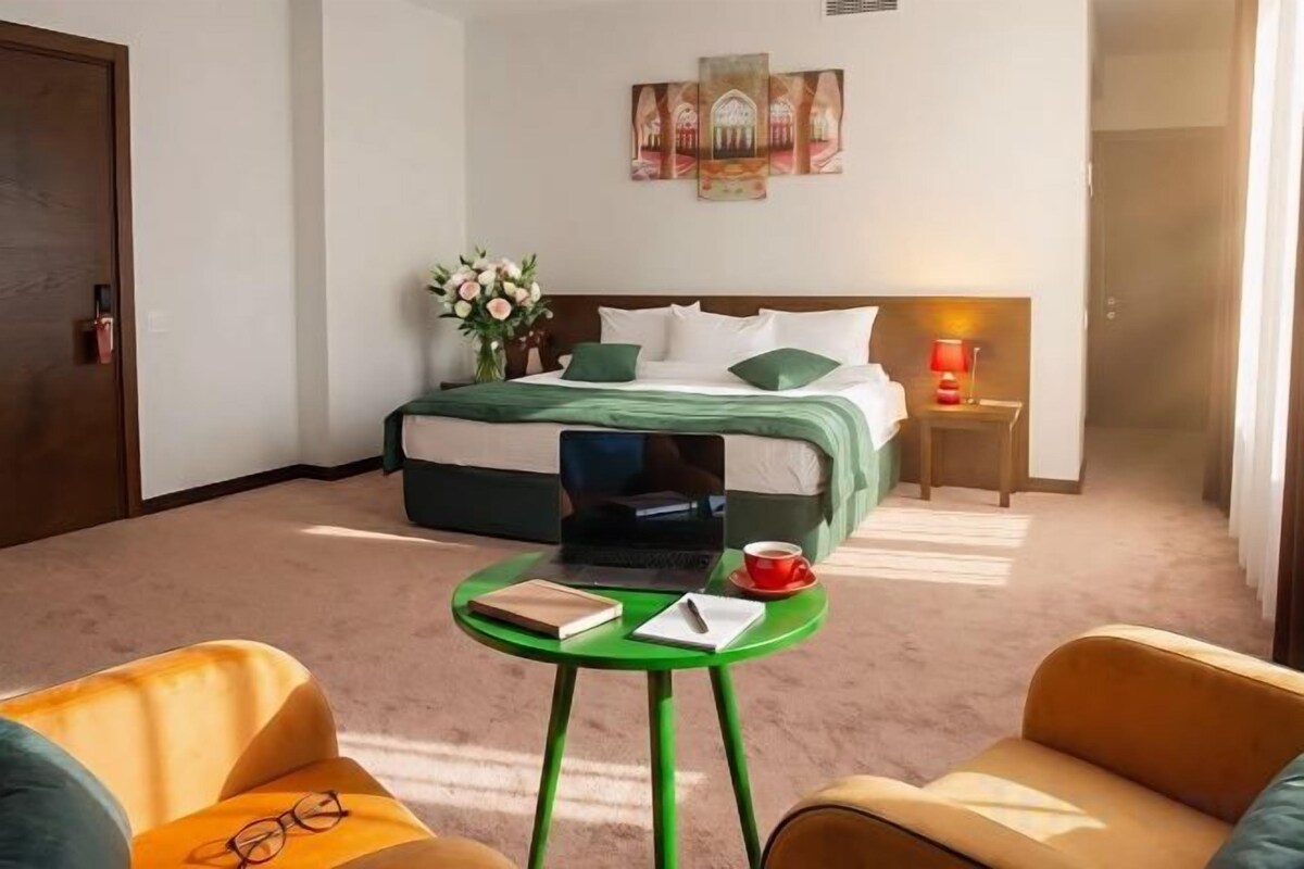 Egyptian cotton sheets, premium bedding, pillowtop beds, minibar