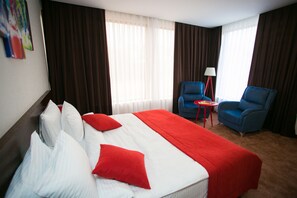 Superior Double Room, Balcony | Egyptian cotton sheets, premium bedding, pillow-top beds, minibar - DaVinci Hotel (Baku)