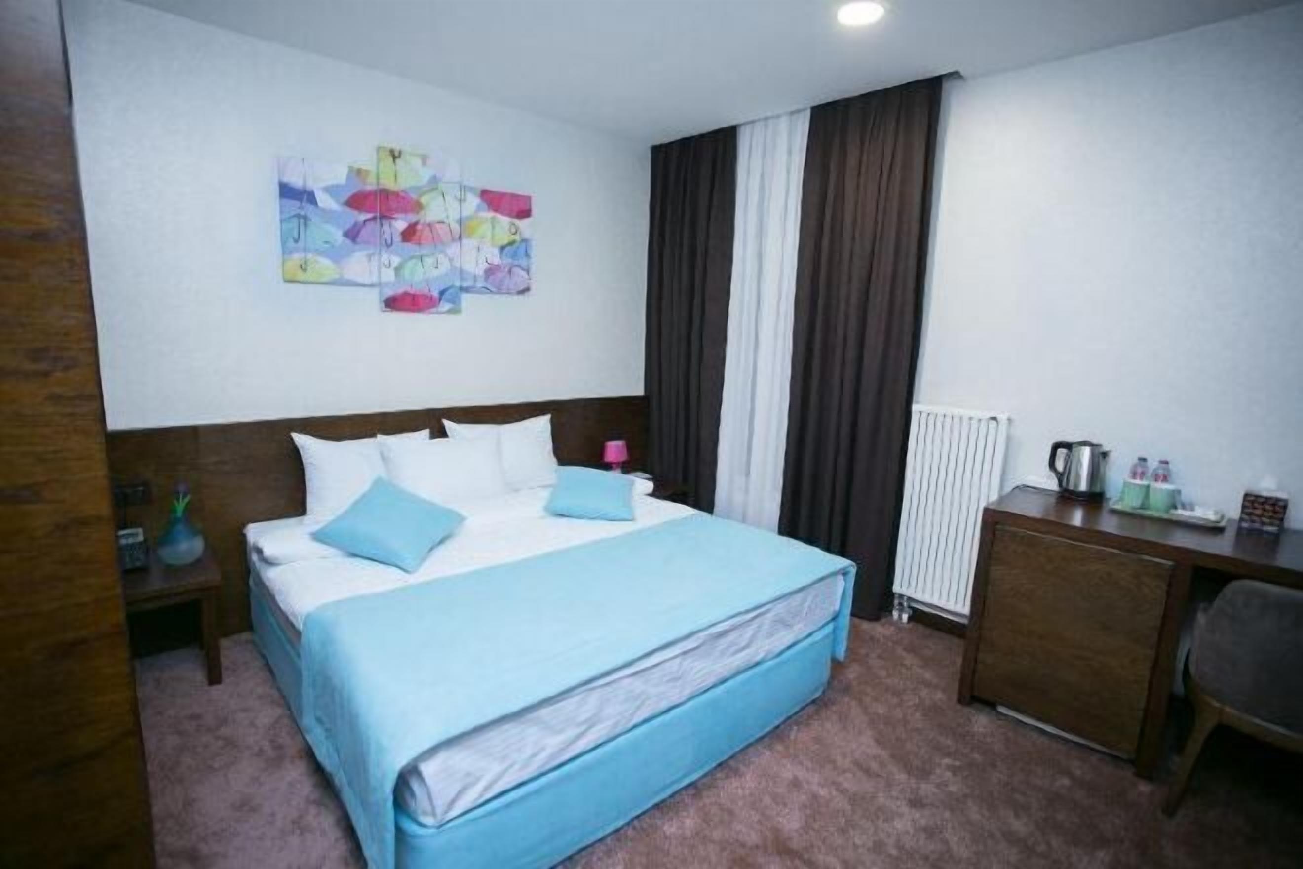 Egyptian cotton sheets, premium bedding, pillowtop beds, minibar