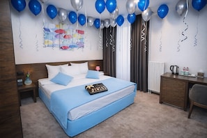 Egyptian cotton sheets, premium bedding, pillow-top beds, minibar - DaVinci Hotel (Baku)