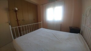 Departamento Confort, 2 habitaciones, baño privado | Decoración personalizada, muebles diferentes y cortinas blackout 