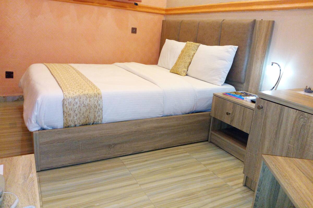 Minibar, in-room safe, desk, iron/ironing board (on request)
