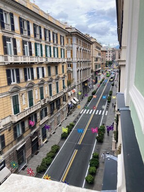 Vista frontal de la propiedad