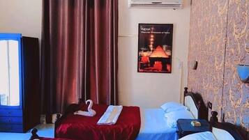 Habitación con 1 cama doble o 2 individuales | Baño | Ducha