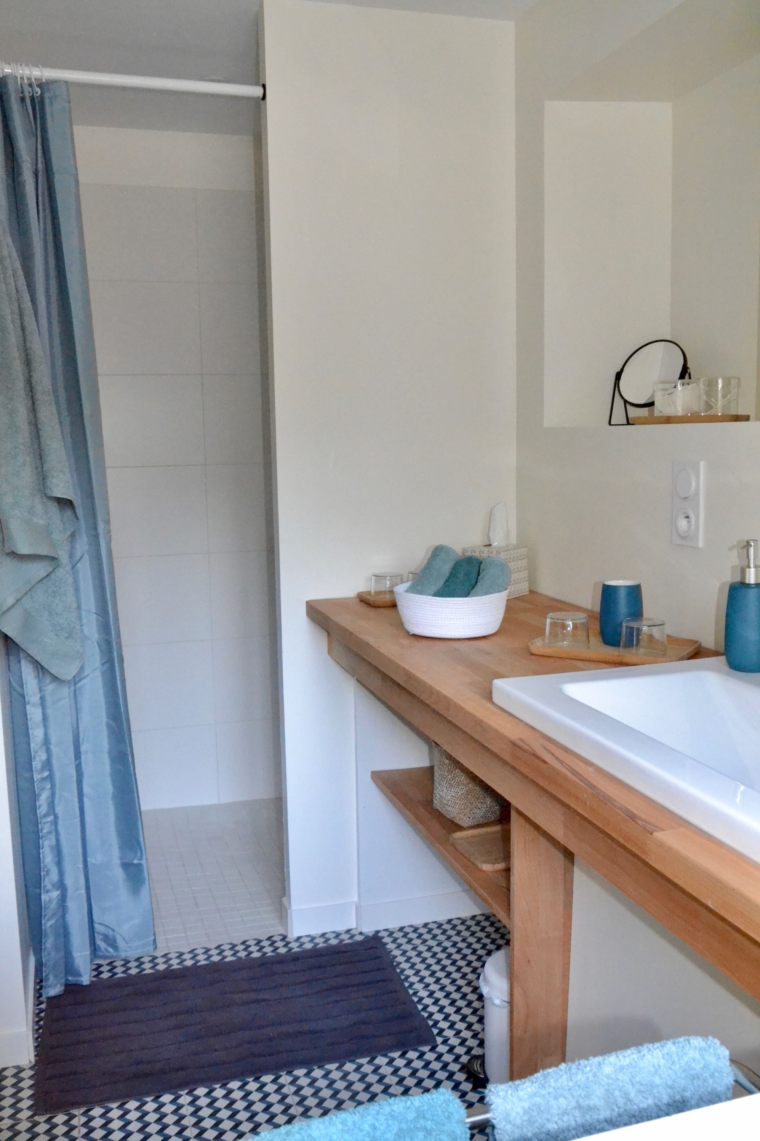 Familien-Vierbettzimmer (La Bordeta) | Badezimmer | Dusche, kostenlose Toilettenartikel, Haartrockner, Handtücher