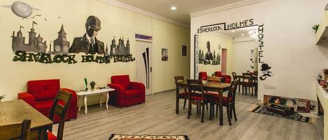 Daily continental breakfast (AZN 4 per person)