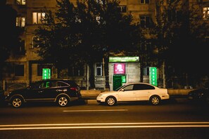 Front of property – evening/night - Sherlock Holmes Hostel Baku (Baku)