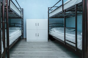 Shared Dormitory, Men only (8 guests)