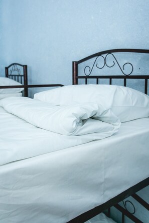 Dormitori compartit, només per a homes (10 guests) | Escriptori, cortines opaques i habitacions insonoritzades 