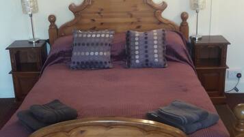 Kamar Double | Tirai kedap cahaya, kedap suara, Wi-Fi gratis, dan seprai linen