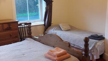 Room 4 - Standard Double Room - Ensuite | Extra beds