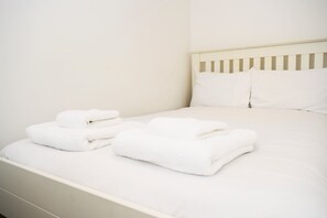 2 bedrooms, desk, iron/ironing board, free WiFi - 2BR Home by Elephant & Castle, 4 Guests (London)