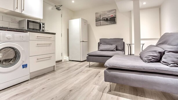 TV - 2BR Home by Elephant & Castle, 4 Guests (London)