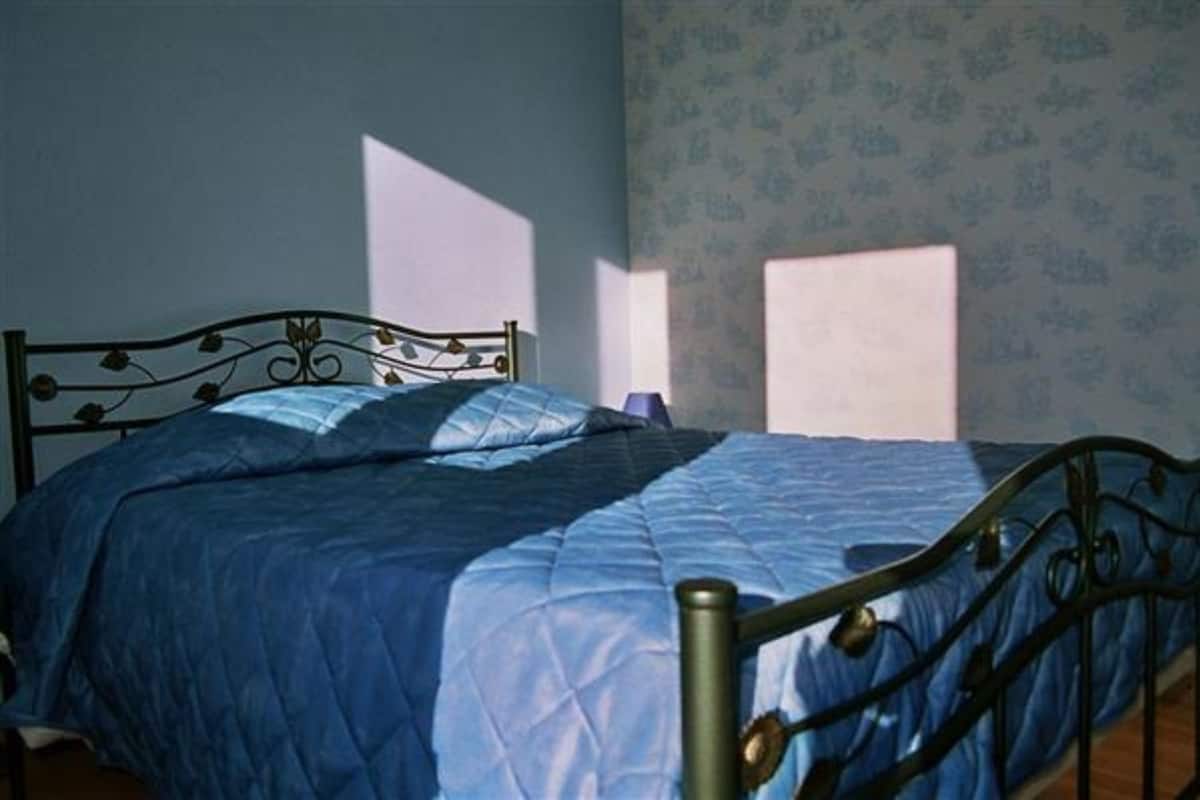 Værelse til 3 personer | Gratis baby-/barnesenge