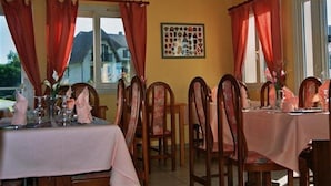 Unclassified image, 5 of 8, button - D'Day House (Saint-Laurent-sur-Mer)