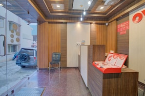 Reception - OYO 11916 Varcity Plaza (Bengaluru)