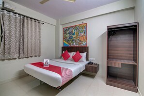 Free WiFi, bed sheets - OYO 11916 Varcity Plaza (Bengaluru)