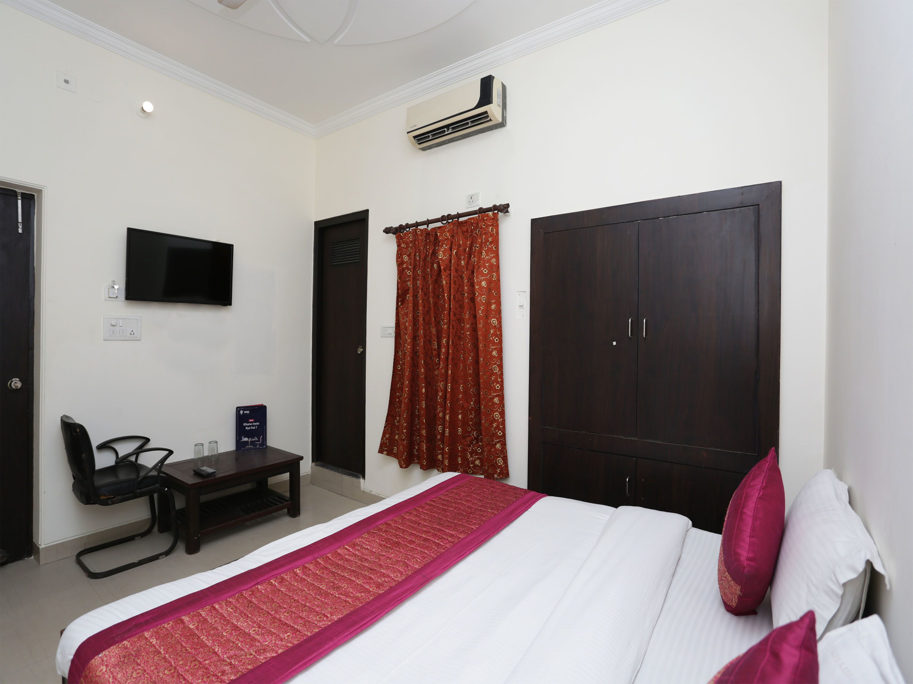 Free WiFi, bed sheets