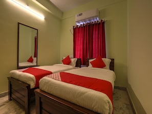 Deluxe Double or Twin Room, 1 King Bed
