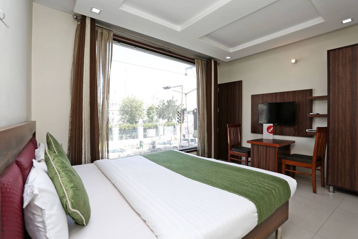 Chambre Deluxe Double ou avec lits jumeaux, 1 très grand lit