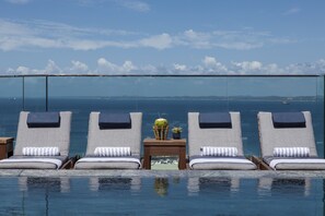 Outdoor pool, open 9:00 AM to 9:00 PM, sun loungers - Hotel Fasano Salvador (Salvador)