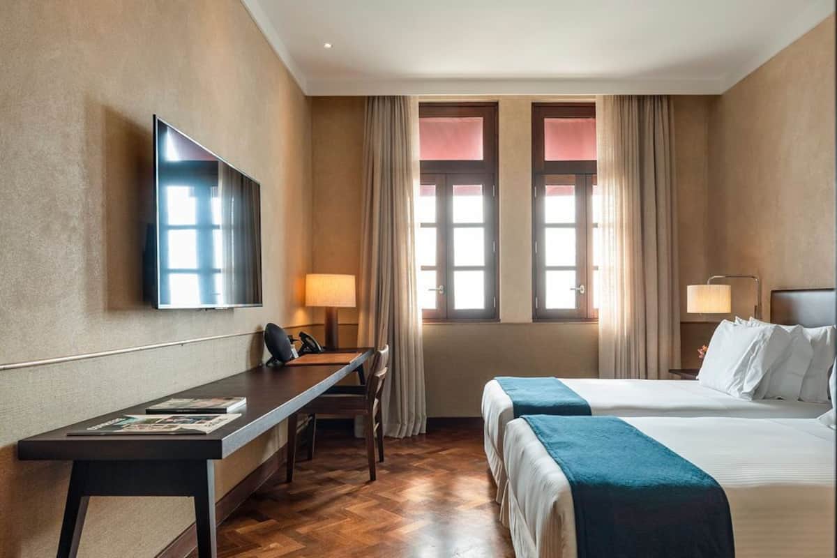 deluxe room, 2 single beds | egyptian cotton sheets, hypo-allergenic bedding, minibar, in-room safe