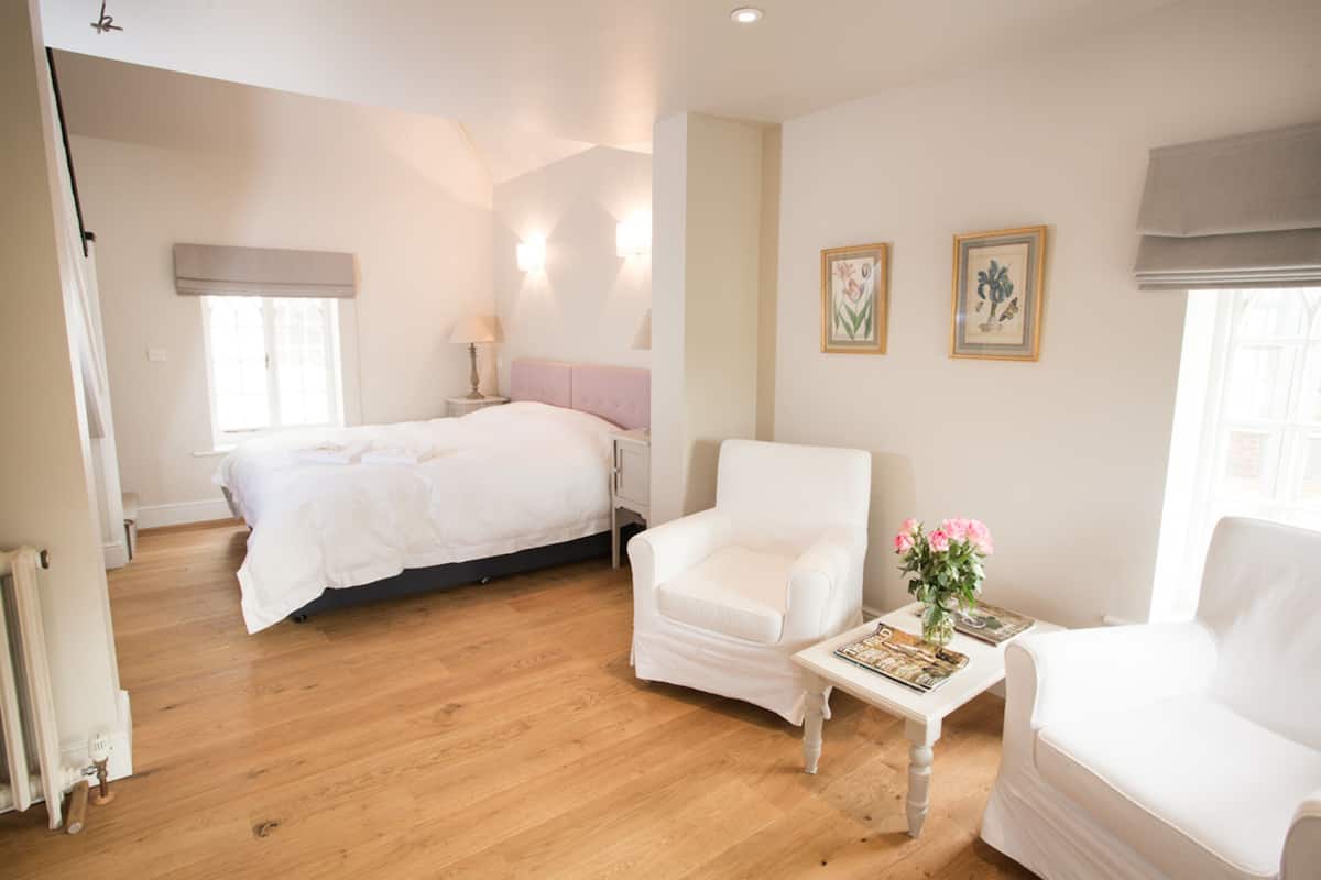 Room (Garden House) | Egyptian cotton sheets, premium bedding, WiFi (free)