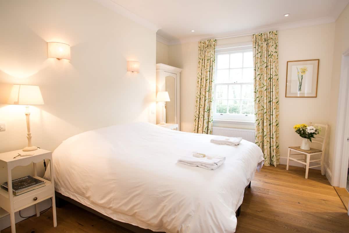 Room, 1 King Bed (Yellow Room) | Egyptian cotton sheets, premium bedding, WiFi (free)