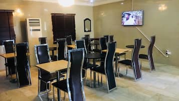 Breakfast, lunch, dinner served; local and international cuisine