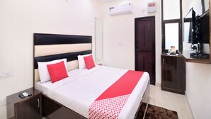 Double or Twin Room | WiFi (free) - OYO 16975 Hotel Golden View (Chandigarh)