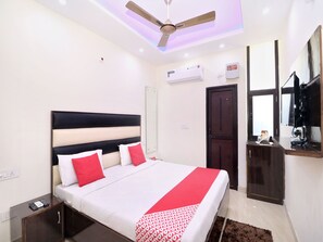 Double or Twin Room | Free WiFi - OYO 16975 Hotel Golden View (Chandigarh)