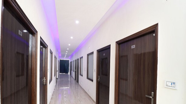 Hallway - OYO 16975 Hotel Golden View (Chandigarh)