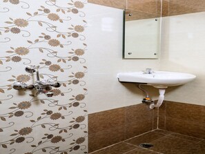 Shower, rainfall showerhead, free toiletries, towels - OYO 13746 Mint Leaves (Hyderabad)