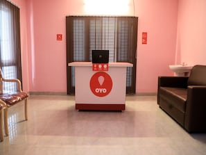 Lobby - OYO 13746 Mint Leaves (Hyderabad)