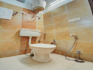 Double or Twin Room | Bathroom | Shower, rainfall showerhead, free toiletries, towels - OYO 16974 Star Leaf (Jaipur)