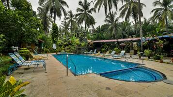 Outdoor pool, sun loungers